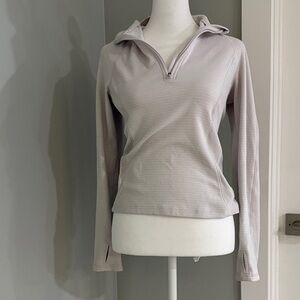 Avalanche Women's Light Gray Long Sleeve Top